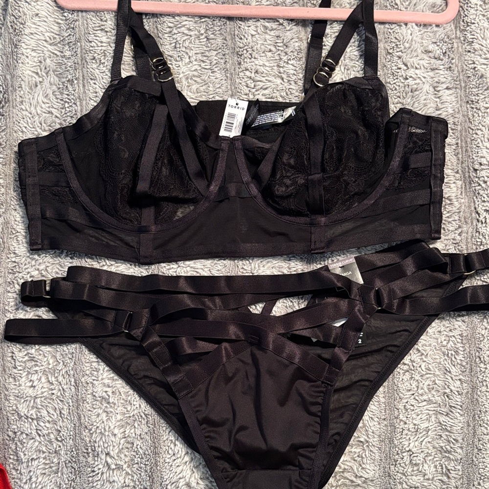 Chic Black Strappy Lace Bra Set